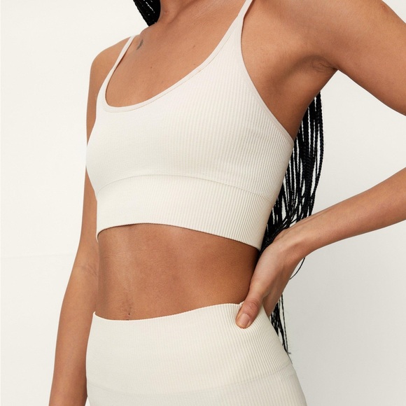 🤍 IVORY Seamless Sculpted Ribbed Bralette / Sports Bra🤍 Medium, Never worn! 🔥 - Picture 3 of 8